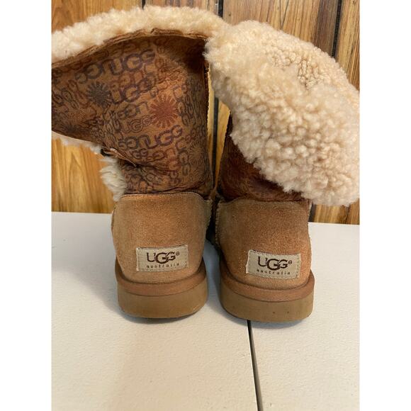 UGG Bailey boots fur lined button pull on logo size women’s 7 tan - Picture 4 of 10